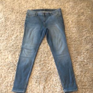 Hollister Mid-Rise Supper Skinny